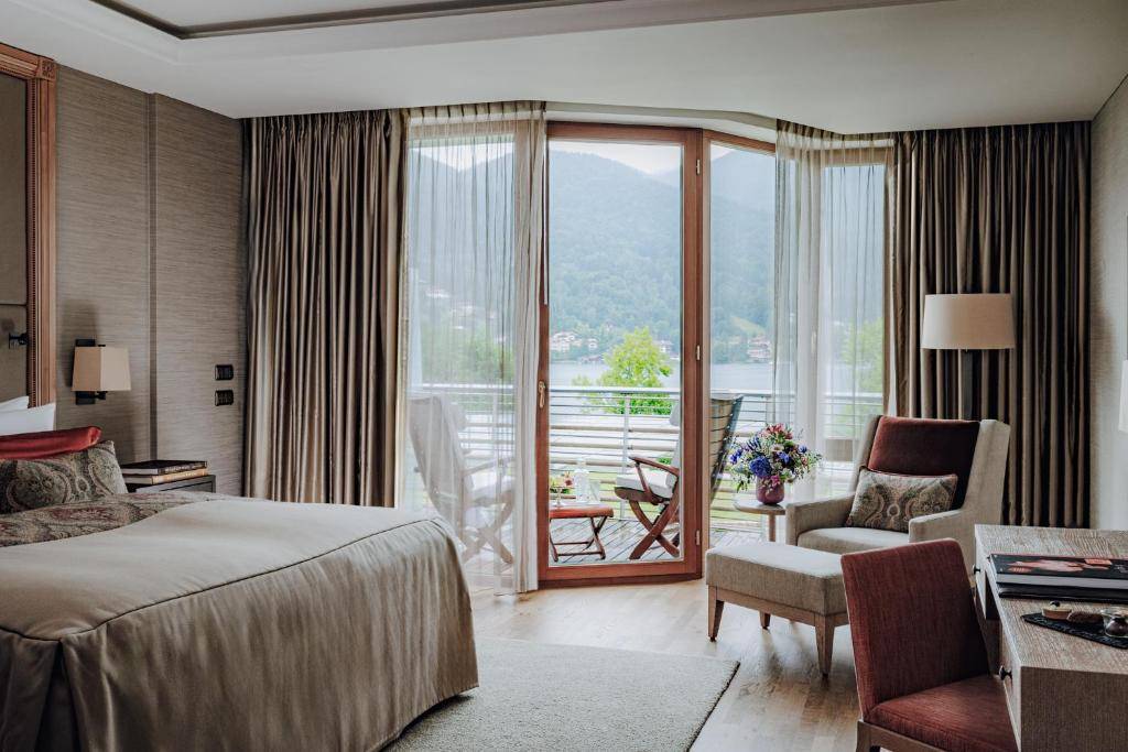 Elegant Nature Double Room with Lake View