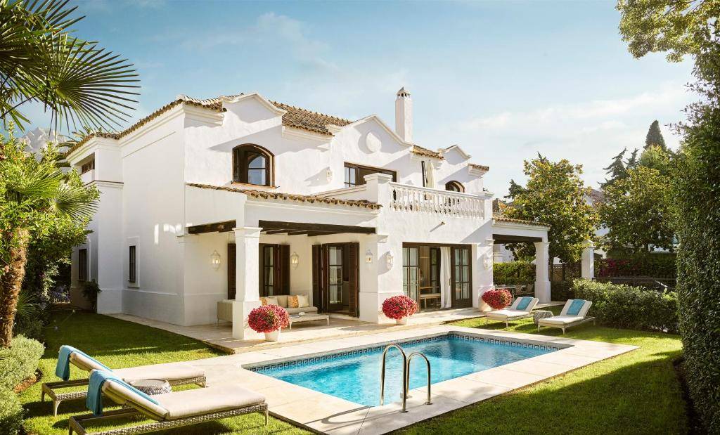 Four-Bedroom Villa with private pool