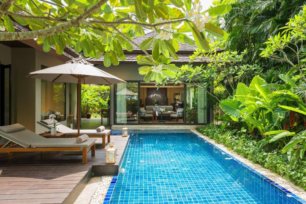Villa avec piscine en bord de plage à Layan