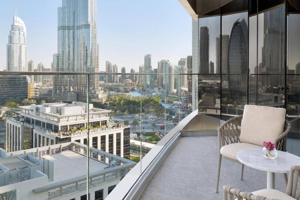 Chambre Club avec vue sur le Burj et accès au salon (lit King)