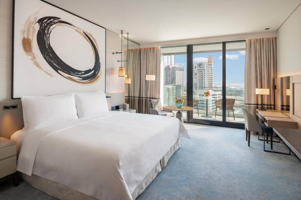 Chambre Deluxe vue marina et ville avec balcon	