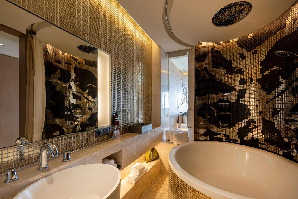 Forest View Room