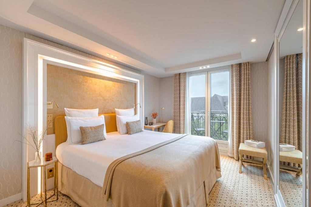 Chambre Supérieure avec vue sur l'église de Saint-Germain-des-Prés