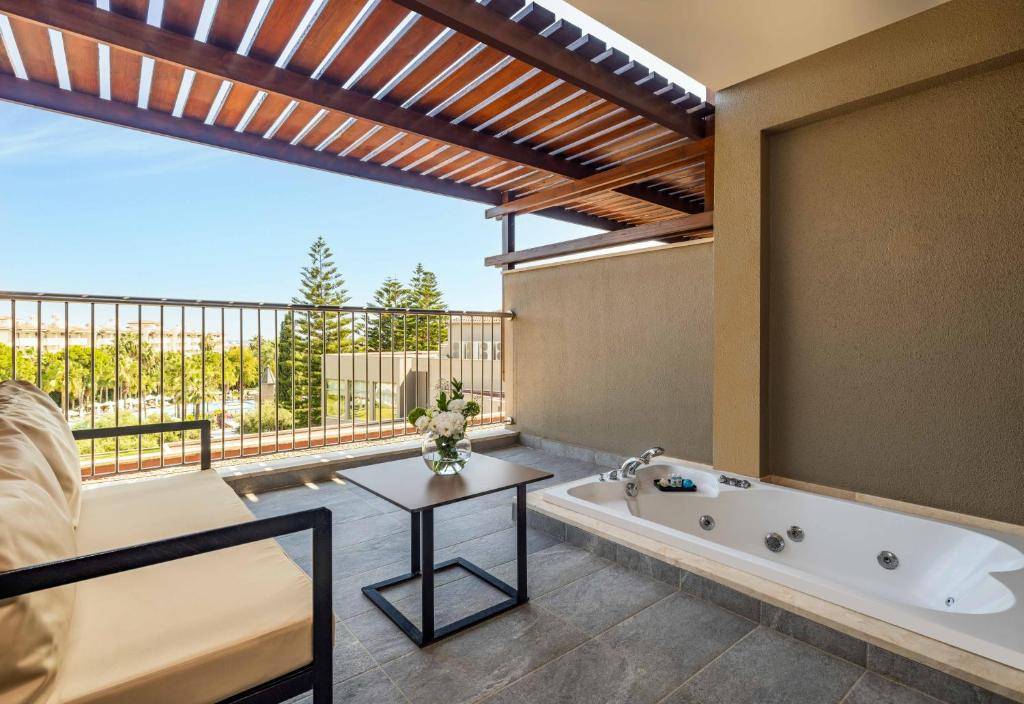Chambre Supérieure avec Jacuzzi sur Balcon	