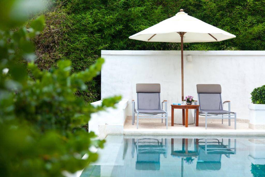 Grande Suite avec piscine et vue mer partielle