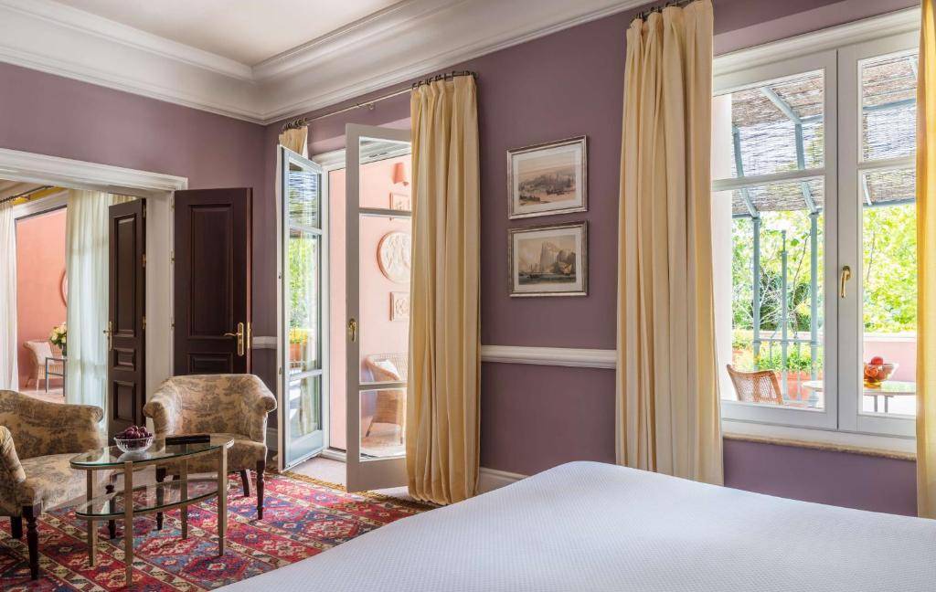 Grande suite avec terrasse et lit supplémentaire