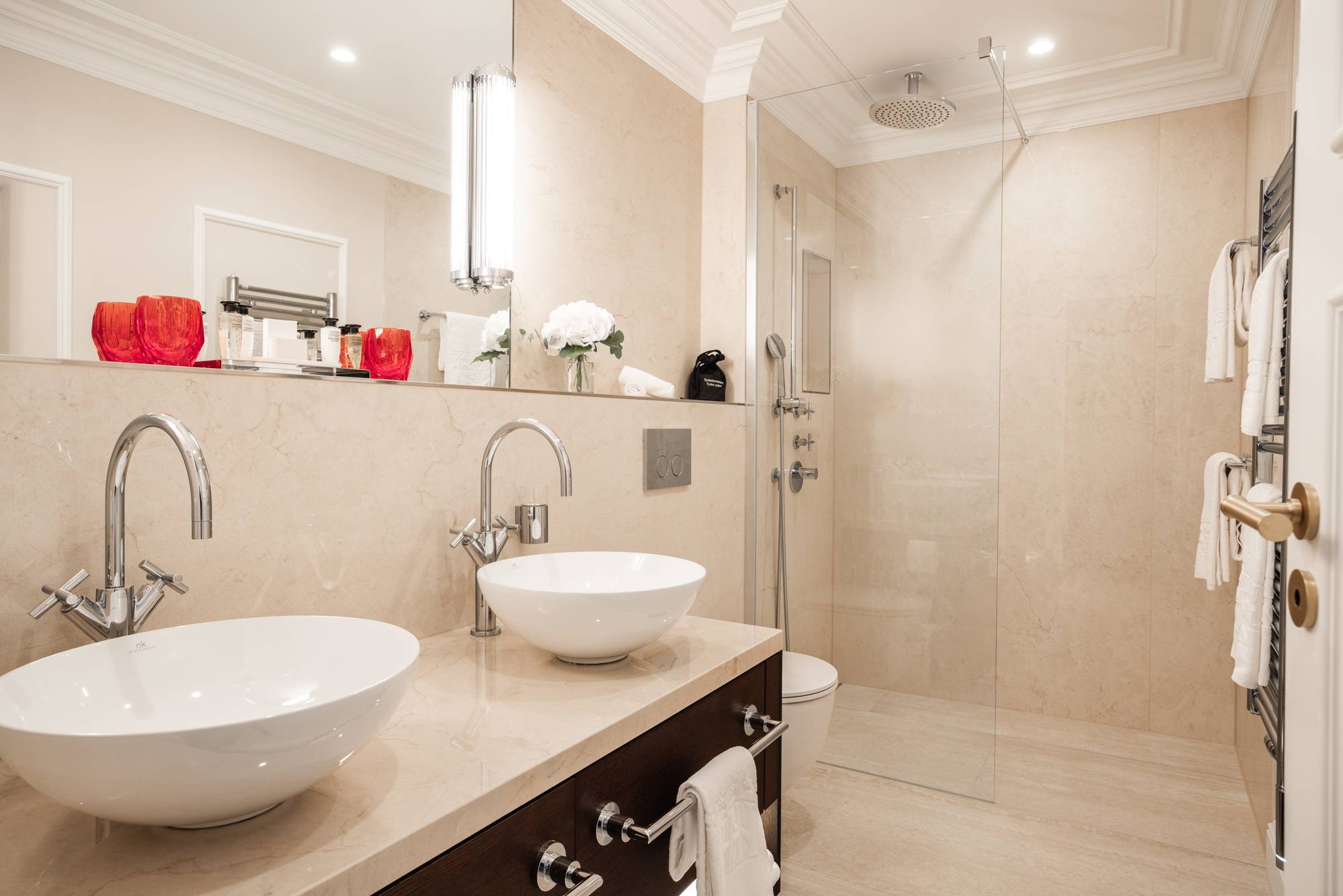 Design Deluxe Lake View